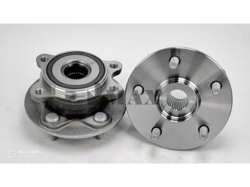 66BWKH / RM930371 / The front wheels of the 2018 Camry with 30 teeth