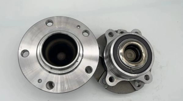 3103030DA01 / RM930943 / The rear wheels of the two - wheel - drive Hongqi HS7.