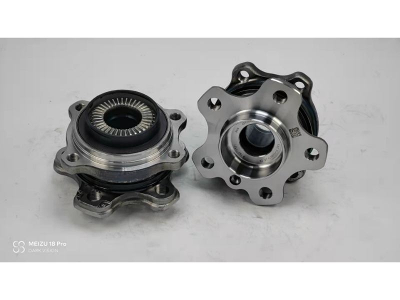 31206892868 / RM930806 / The front wheels of the BMW X6 (G06).
