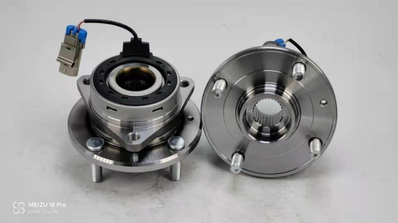 9013765 / RM930511 / The front wheel of the 2013 Chevrolet Epica.