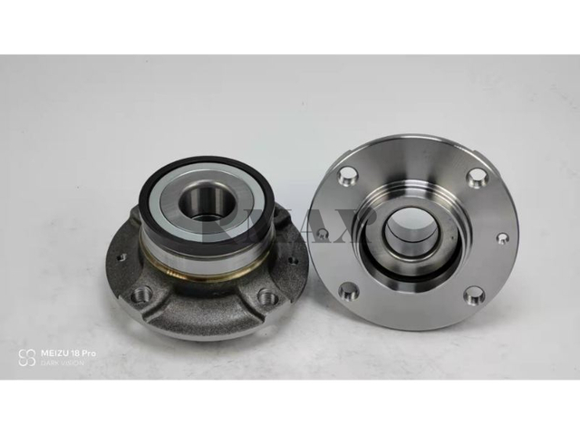 3748A5 / RM930295 / The rear wheels of Citroën DS5S