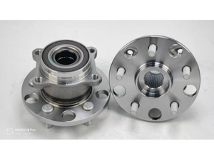 42410-30040 / RM930604 / The rear wheels of the 2014 Lexus GS250