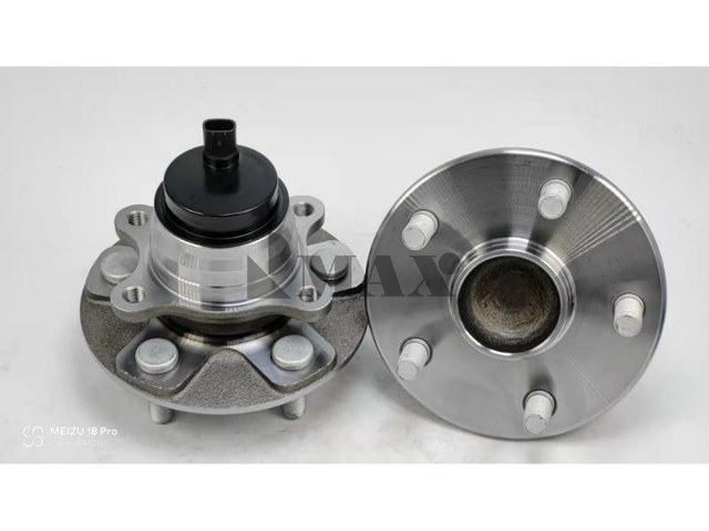 43560-50012 / RM930296 / The left front wheel of the Lexus LS460