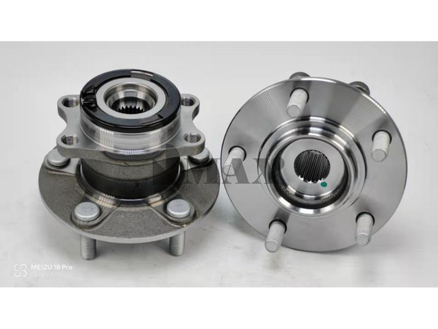 3785A009 / RM930260 / The rear wheels of the four-wheel drive Mitsubishi Outlander