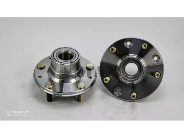 13580386 / RM930331 / The rear wheels of the Buick Verano