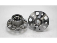 2213300225 / RM930619 / The front wheels of the Mercedes-Benz S-Class W221