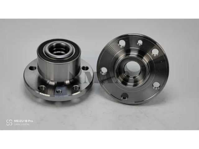 30736501 / RM930229 / The front wheels of Volvo S80L