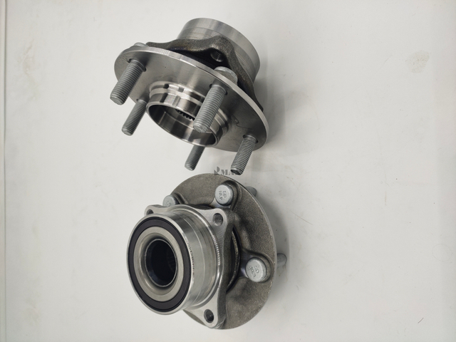 EA21-33-060/RM930157/The front wheels of the Haima M8