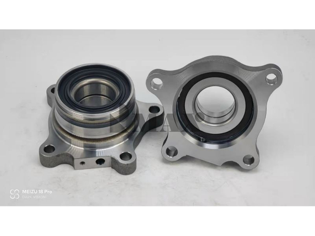 42450-60050 / RM930305 / The right rear wheel of Toyota Prado