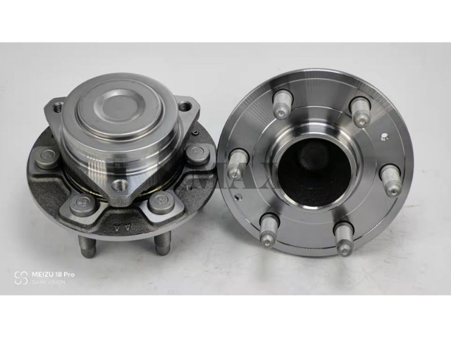 13507307 / RM930313 / The rear wheels of the two-wheel drive Cadillac XT5