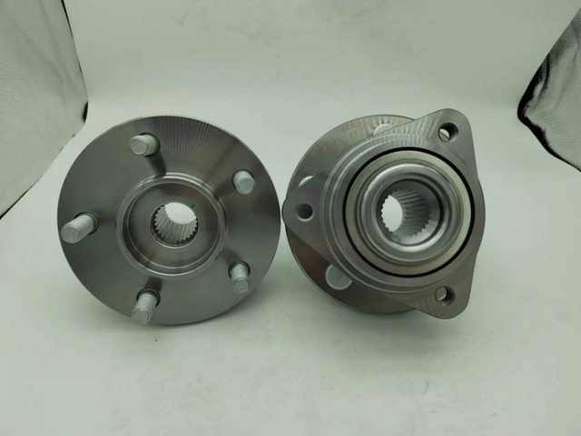 52128352AB / RM930954 / The front wheels of the Jeep Liberty (2003-2006)