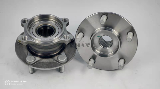 KD35-26-15XB/RM930161/The rear wheels of the Mazda CX - 5 with four-wheel drive