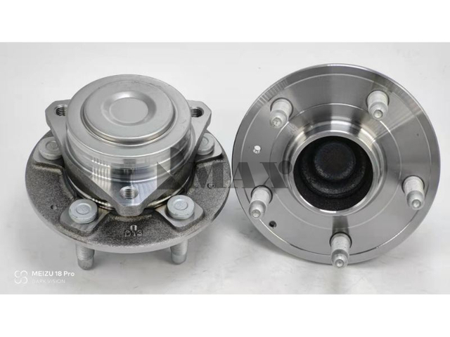 13508377 / RM930315 / The rear wheels of the two-wheel drive Cadillac XT4