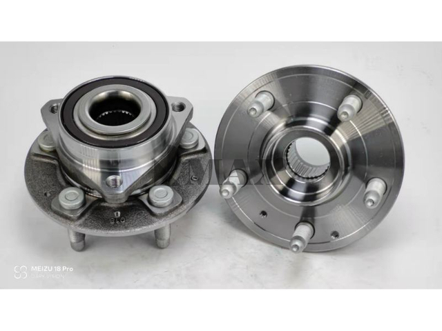 13508376 / RM930314 / The front wheels of Cadillac XT4