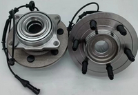 541001 / RM930912 / The rear wheels of the Lincoln Navigator (2003-2006)