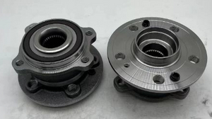 1673340300 / RM931033 / The front wheels of the four-wheel drive version of Mercedes-Benz W167