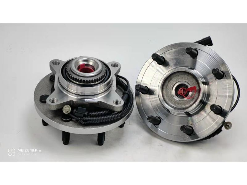 CL3Z-1104H / RM930732 / The front wheels of the two-wheel drive version of the Ford F-150 Raptor (2011-2014)
