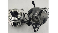 TAY100060 / RM930522 / The front wheel of the Land Rover Discovery Series II.