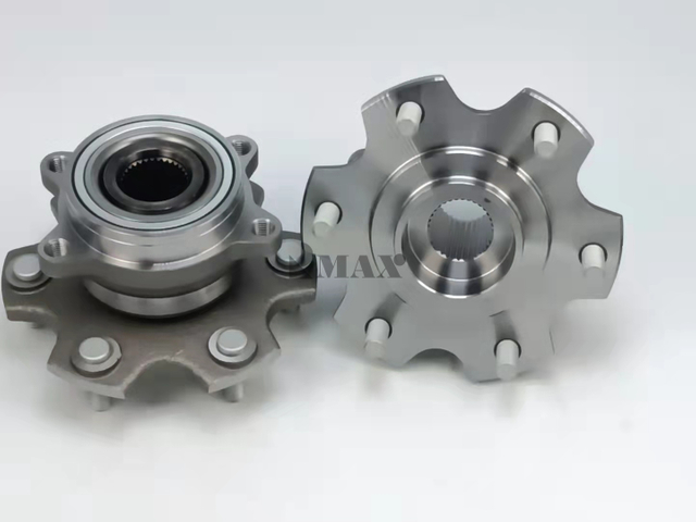 MR418068 RM930118 The rear wheels of Mitsubishi Pajero V73