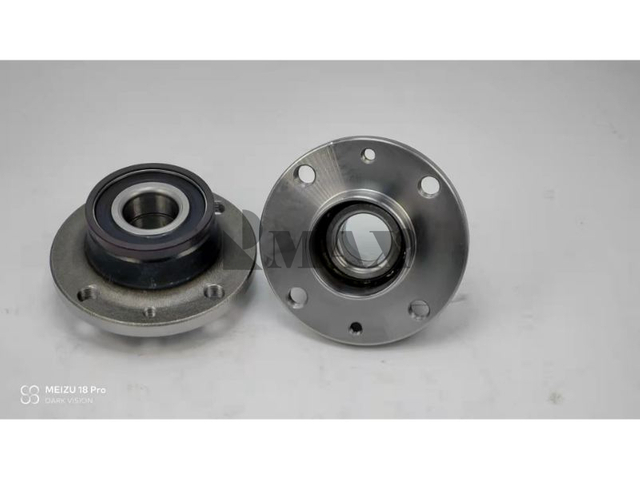 71714463 / RM930194 / The rear wheels of Fiat Palio 1.6