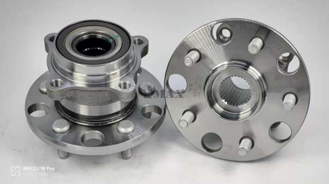 42410-30020 / RM930173 / The rear wheels of the new Toyota Crown and Toyota Mark X.