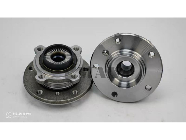31206789508 / RM930205 / The front wheels of BMW X1 four-wheel drive version