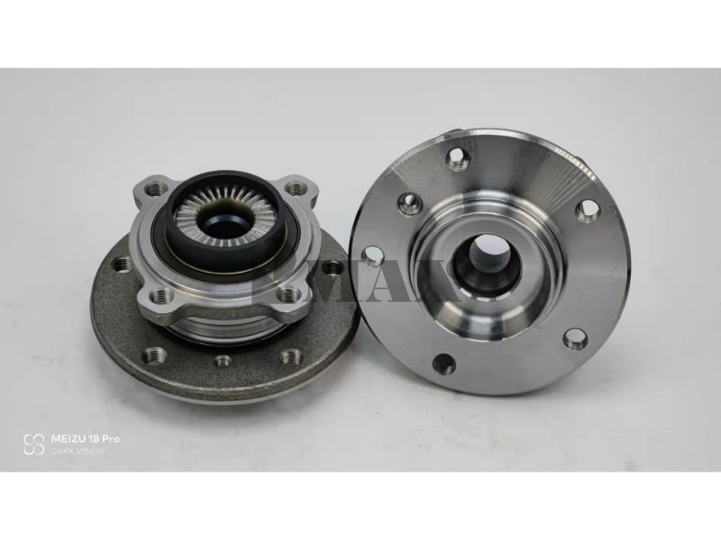 31206789508 / RM930205 / The front wheels of BMW X1 four-wheel drive version