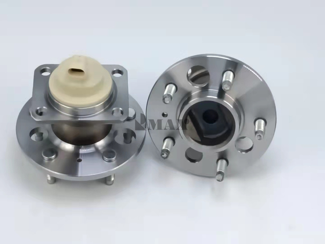 512150/RM930166/The rear wheels of Buick Regal (General Motors)