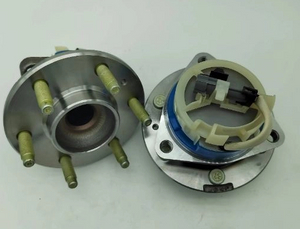 513197 / RM930952 / The front wheels of the two-wheel drive version of Cadillac SRX (2005-2008) and CTS (2005-2012) 