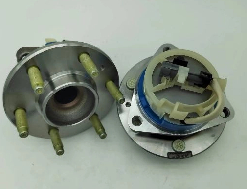 513197 / RM930952 / The front wheels of the two-wheel drive version of Cadillac SRX (2005-2008) and CTS (2005-2012) 