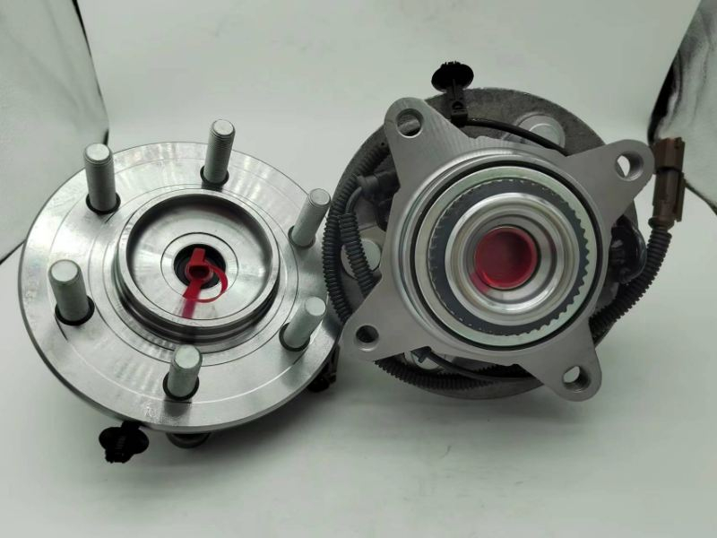 515177 / RM930947 / The front wheels of the 2018 Ford F - 150 Raptor four - wheel - drive.