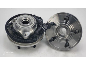 515050 GMB:GH31320 T-240 T-195 / RM930819 / The front wheels of the 2003 - 2005 Ford Explorer. 