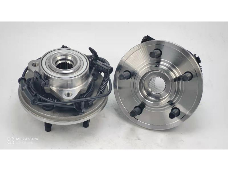 515078 / RM930820 / The front wheels of the 2006 - 2010 Ford Explorer.