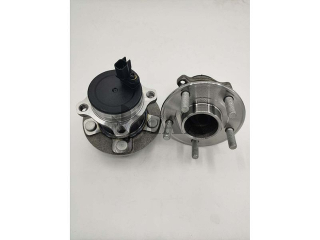 ED8C-2B664-A1D / RM930278 / The rear wheels of Ford Escort