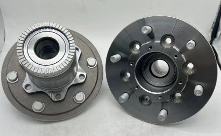 N350PPS / RM931047 / The front wheels of the Wuling Rongguang New Truck with National VI emission standard.