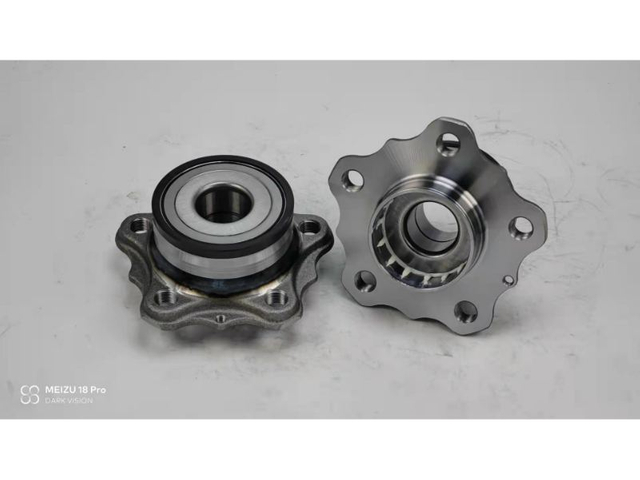 805988 / RM930795 / The rear wheels of the front - wheel - drive version of Audi B9.