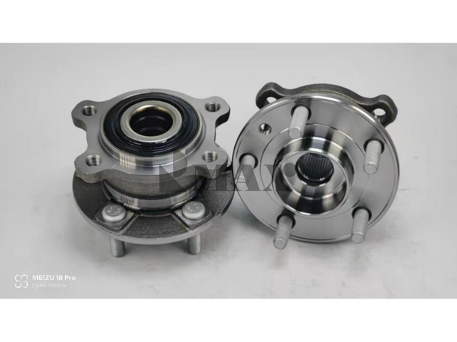 VKBA6791 / RM930291 / The rear wheels of the four-wheel drive Volvo V40