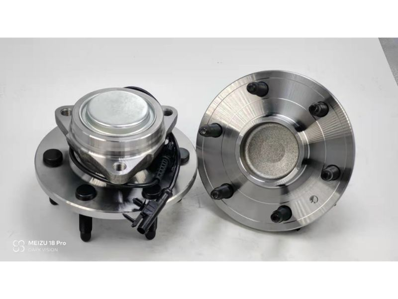 22841380 / RM930671 / The front wheels of the 2006 - 2014 Cadillac Escalade 2WD.