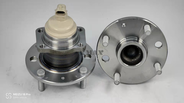 B11-3301030/RM930167/The rear wheels of Chevrolet Epica (General Motors)