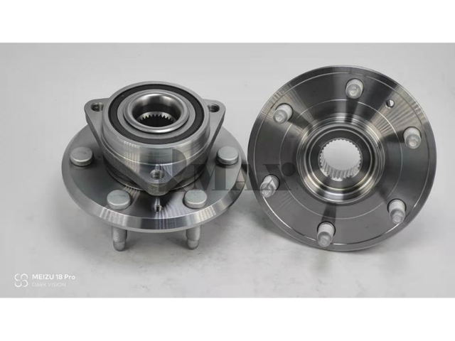 15918787/513277 / RM930308 / The front and rear wheels of Buick Enclave