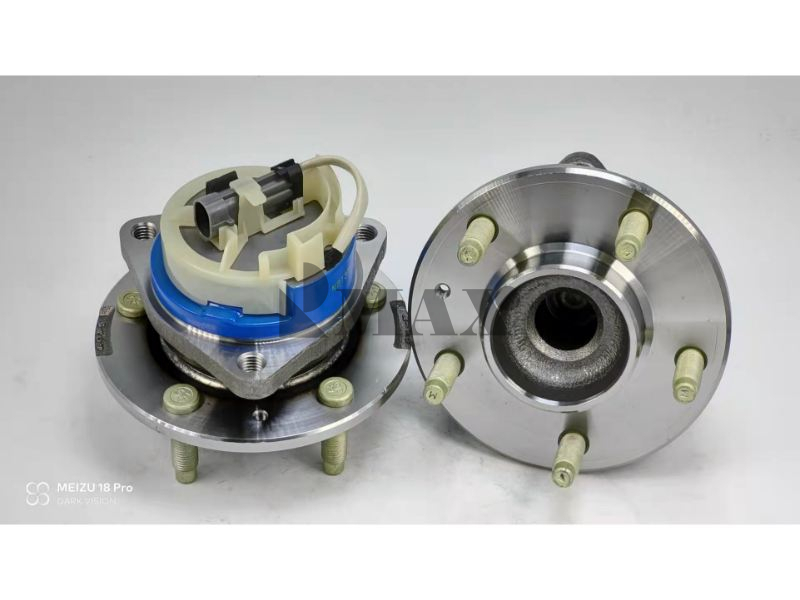 513186/18097799 / RM930293 / The front wheels of Cadillac SLS